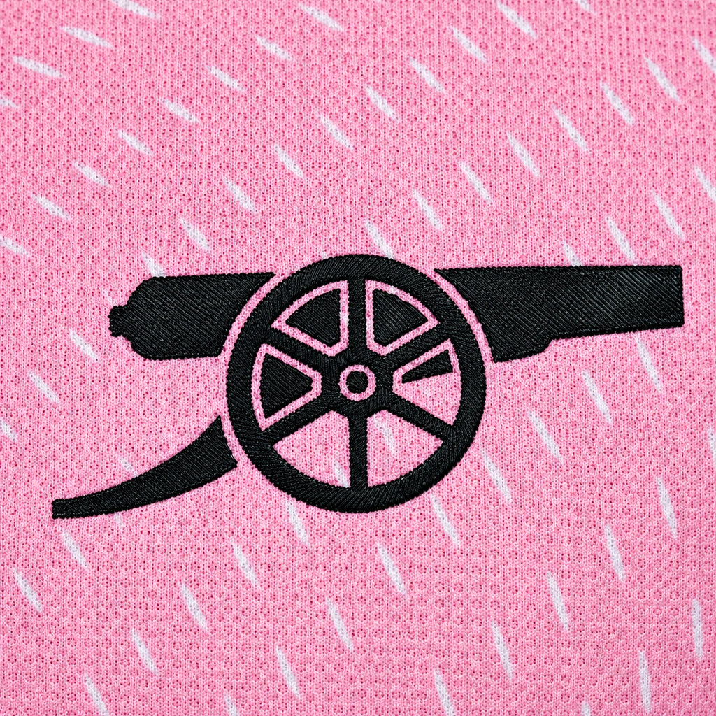 Arsenal 2025/26 pink goalkeeper jersey cannon crest detail