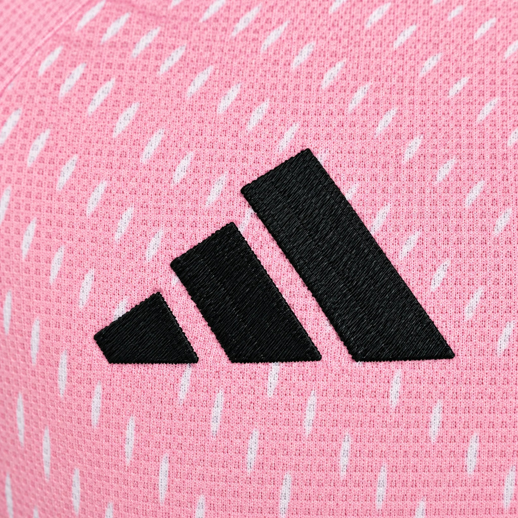 Arsenal 2025/26 pink goalkeeper jersey adidas logo detail